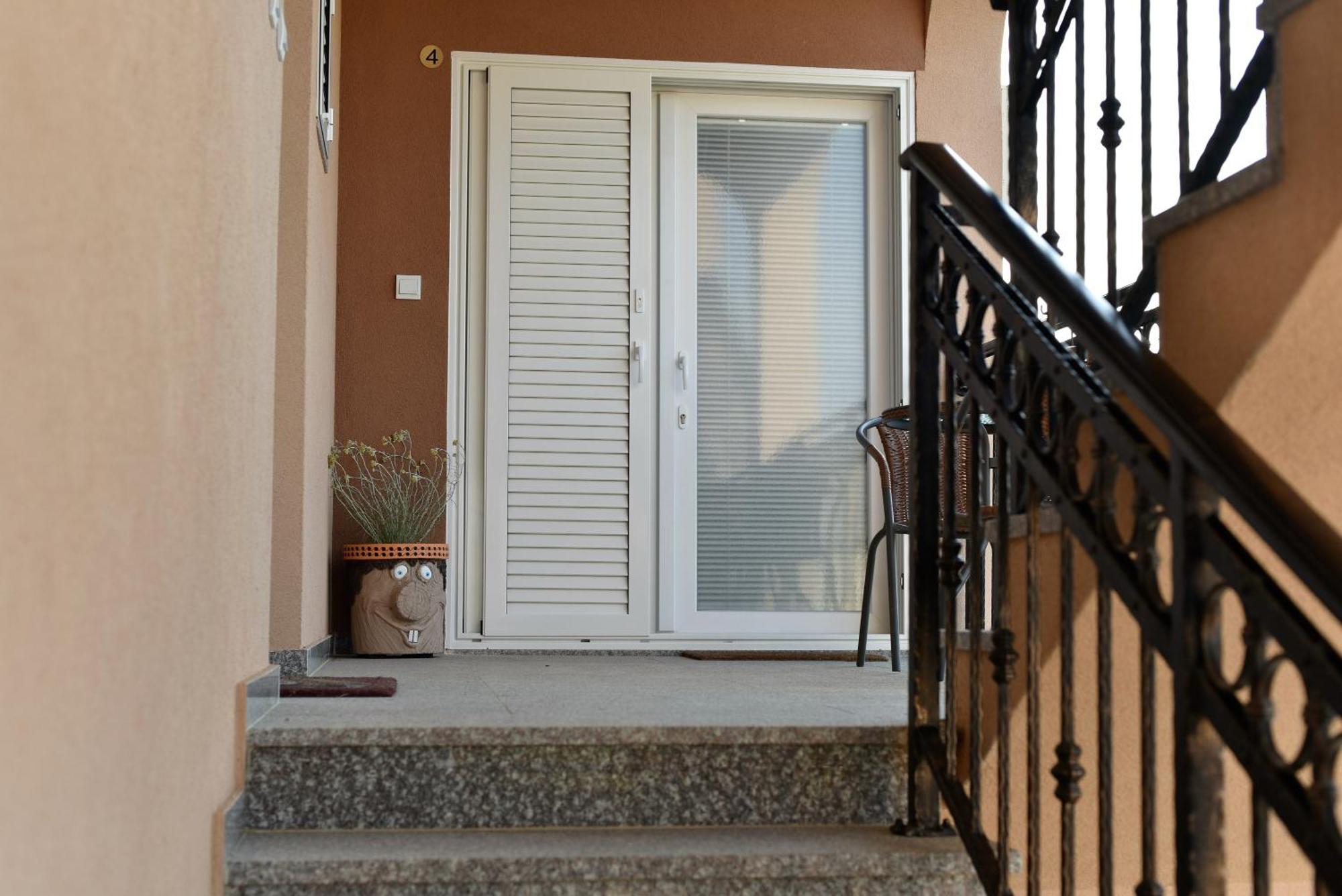 Apartmani Natasa Nino Jezera, Murter Номер фото