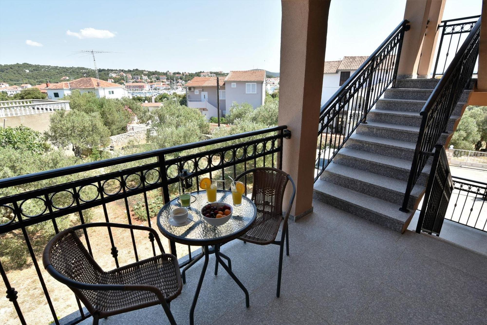 Apartmani Natasa Nino Jezera, Murter Номер фото